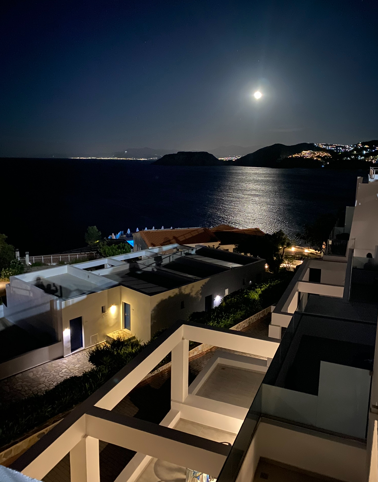 Laura Courtois, Greece