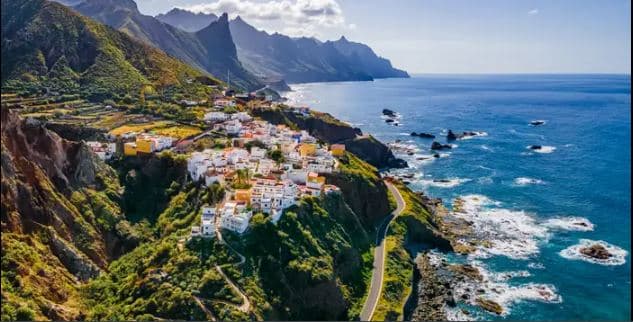 Ève P, Canary Islands