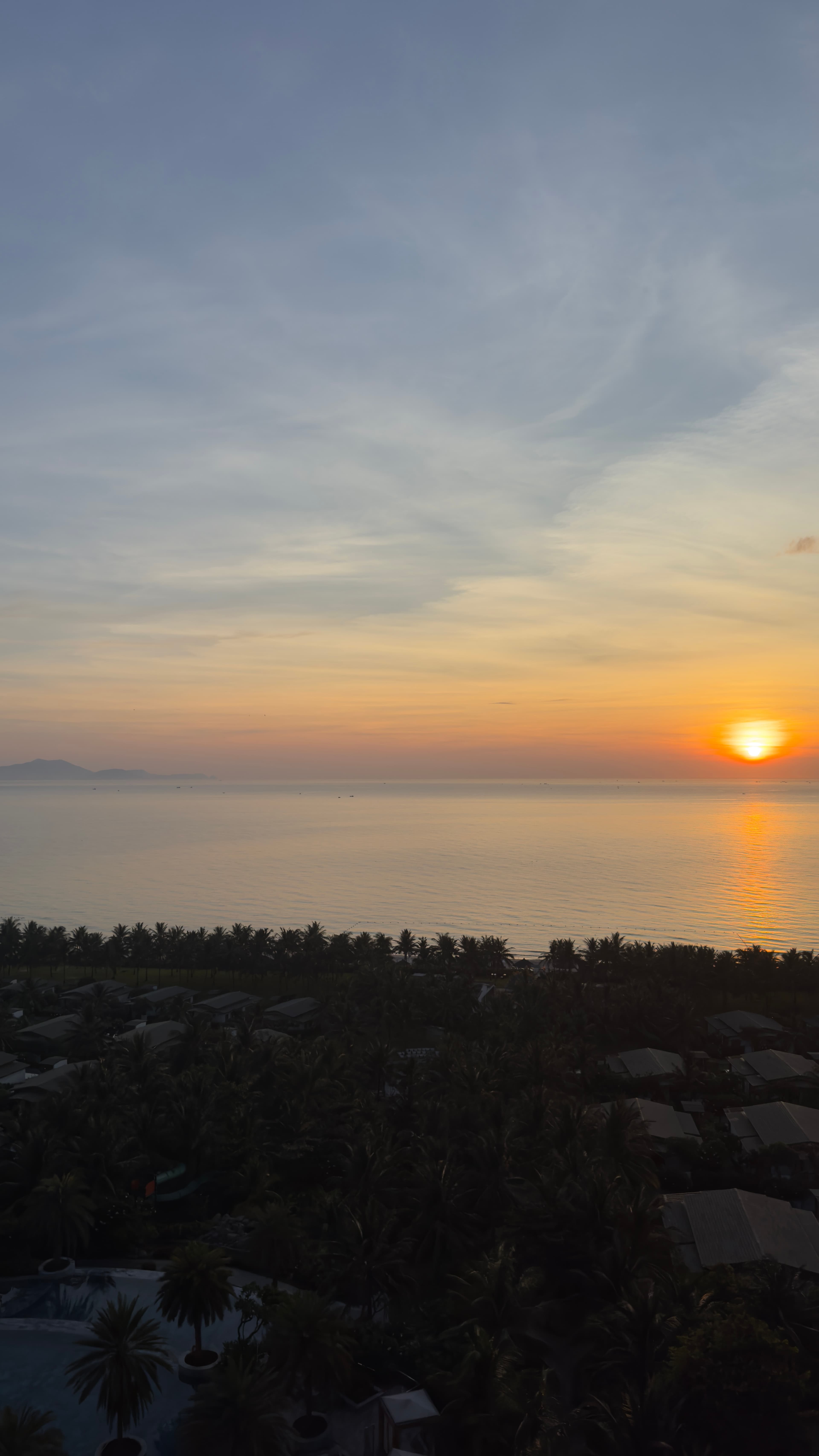 Gulnoza P, Cam Ranh